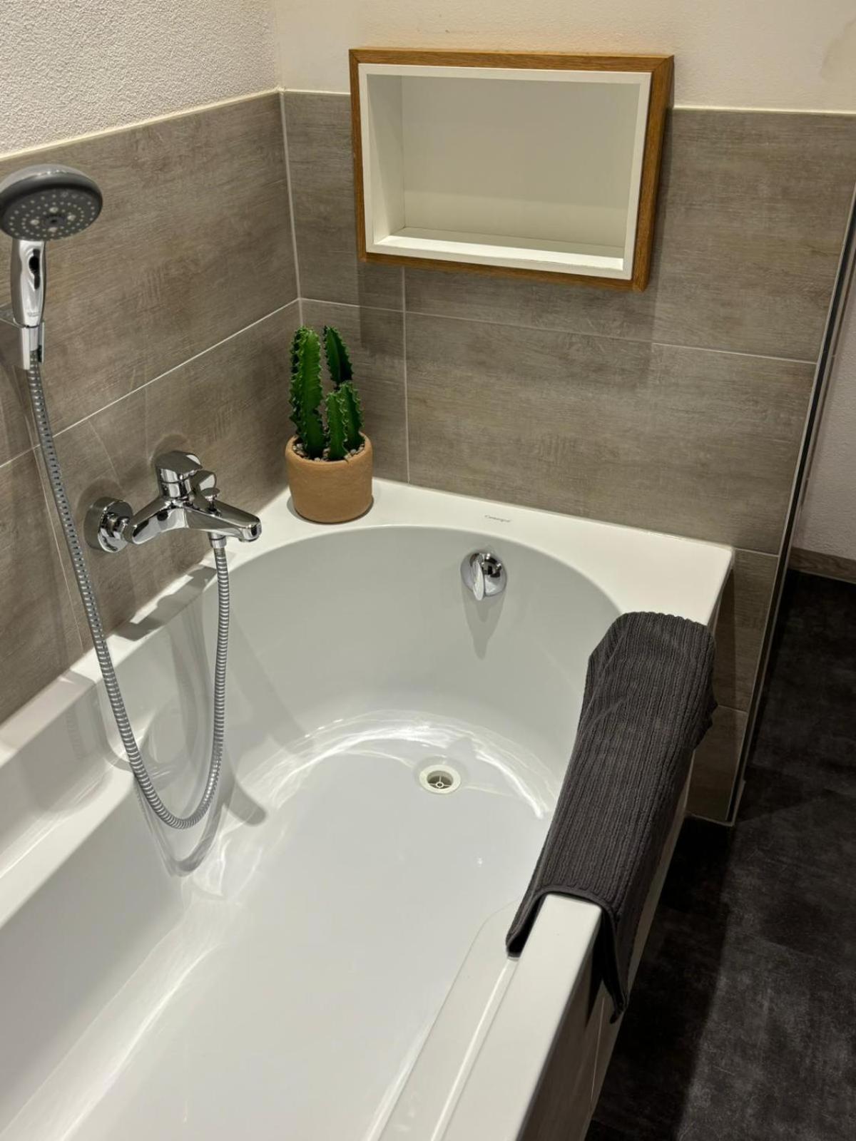 Exklusive Ferienwohnung Im Zentrum Von 플라우엔 외부 사진